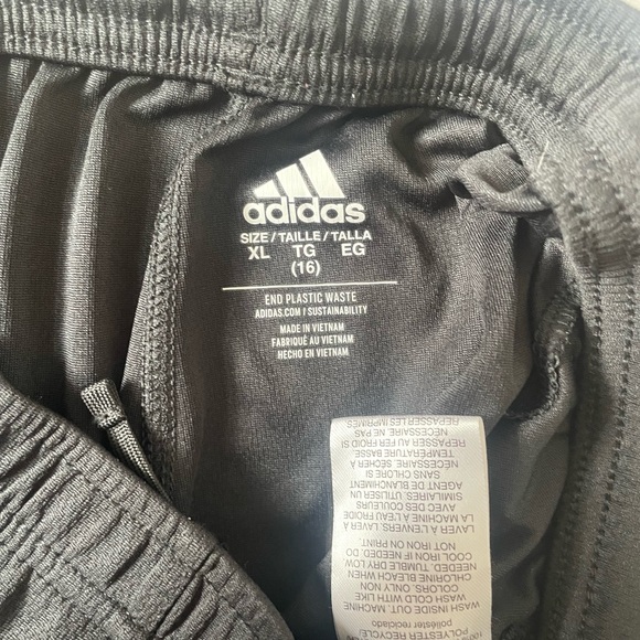 kids XL adidas shorts - Picture 3 of 3